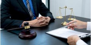 Choosing the Right Commercial Lawyer for Your Business: What to Consider